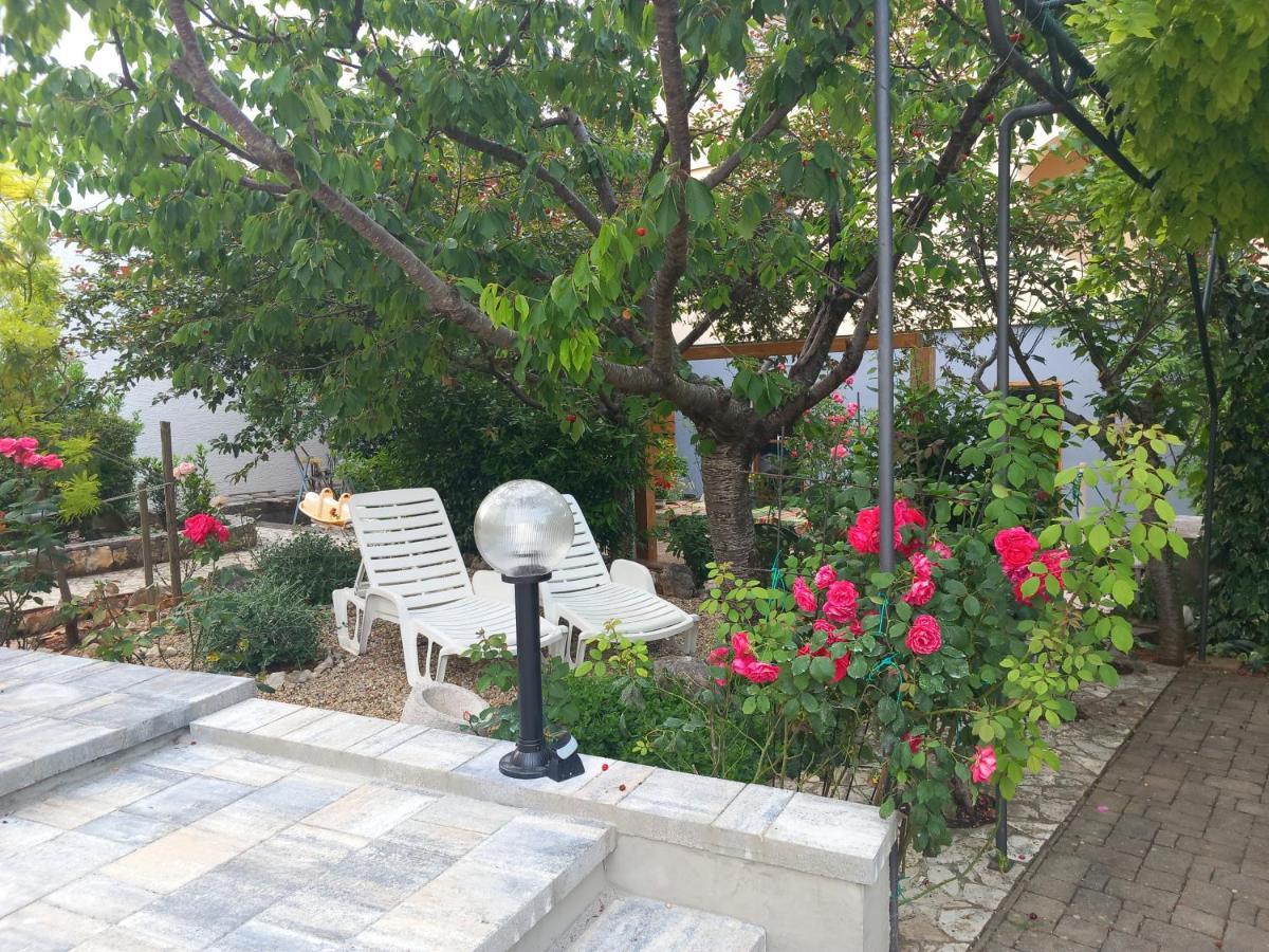 Apartman Ivona U Prizemlju Malinska Ngoại thất bức ảnh