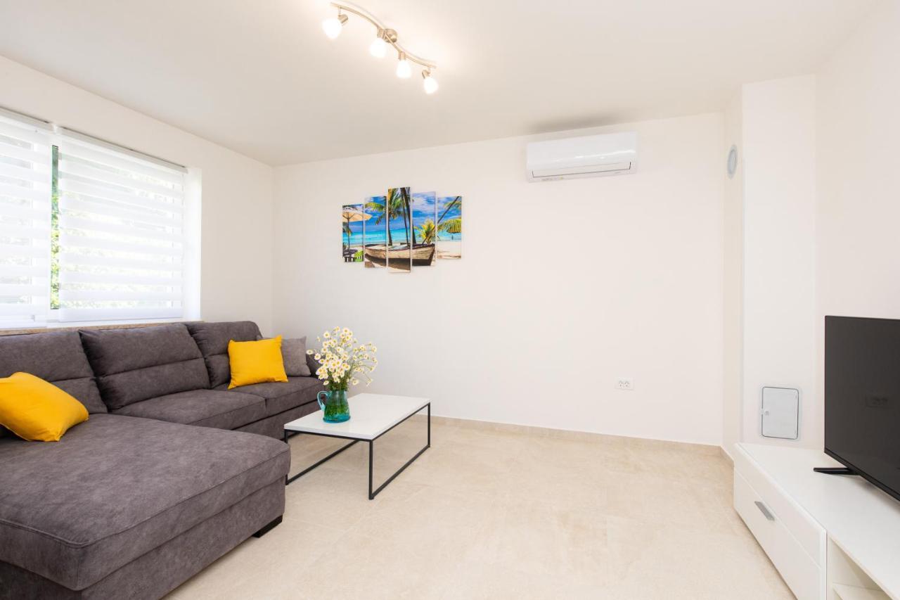 Apartman Ivona U Prizemlju Malinska Ngoại thất bức ảnh